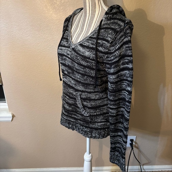 Ashley By 26 International Black and Gray V-Neck Sweater - Picture 7 of 14